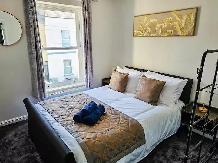 City Centre Flat In 切尔滕纳姆 0*,  英国